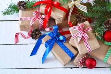 Mutlu yeni yıl - Noel hediye kutuları ile arka plan 