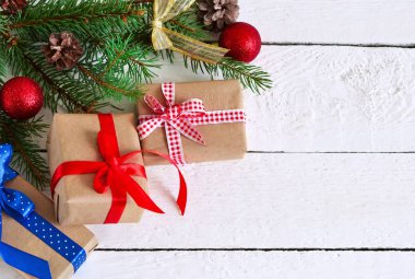 Mutlu yeni yıl - Noel hediye kutuları ile arka plan