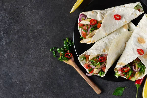 Mexican tacos with filling and guacamole sauce — Stock Photo, Image