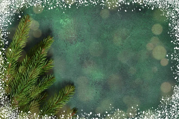 Silvestrovské dekorace s bokeh efekt na zeleném pozadí. — Stock fotografie