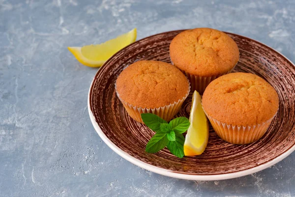 Bal ve nane ile ev yapımı, limon kek.