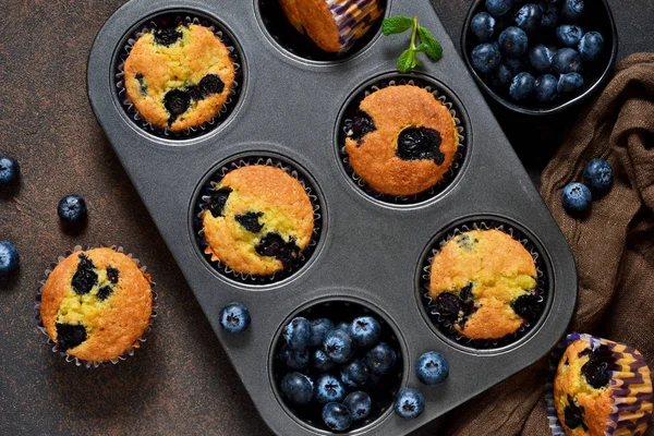 Domácí vanilkové muffiny s borůvkami — Stock fotografie