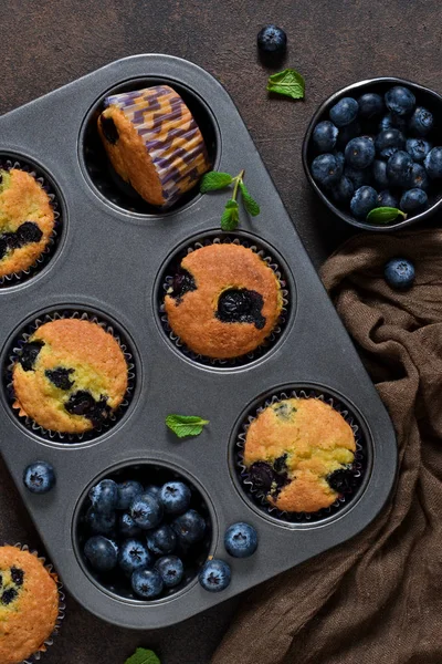 Domácí vanilkové muffiny s borůvkami — Stock fotografie