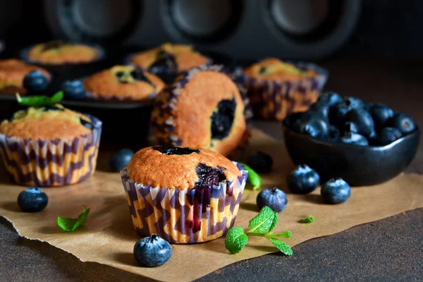 Domácí vanilkové muffiny s borůvkami — Stock fotografie