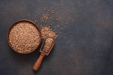 Karabuğday çimento arka planda inliyor. Kopyalama alanı olan üst görünüm.