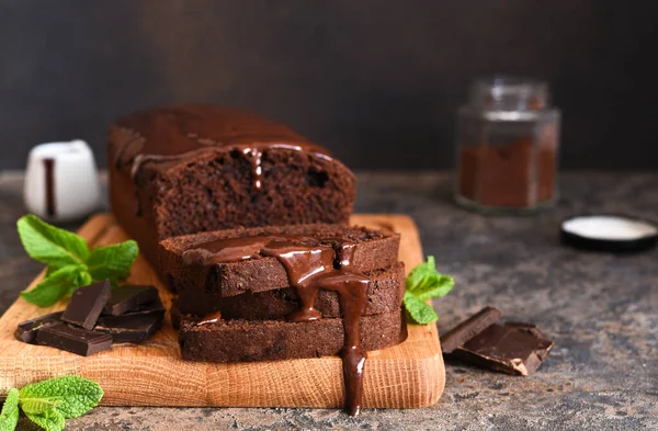 Brownie Uma Sobremesa Americana Clássica Muffin Chocolate Com Molho Chocolate — Fotografia de Stock