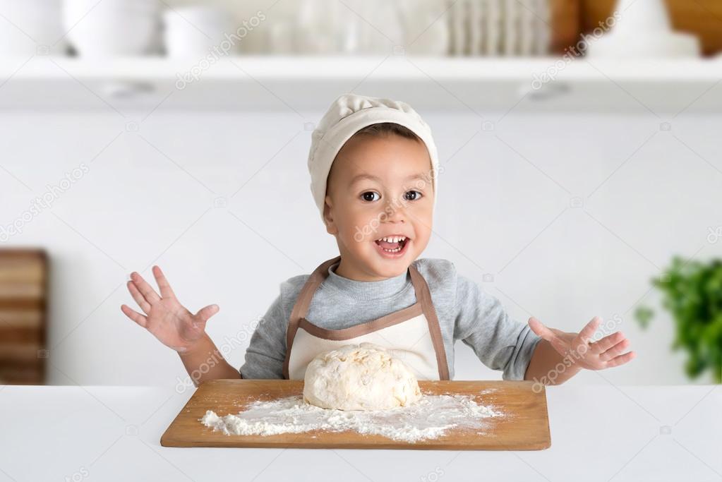 the little culinary specialist with the dough