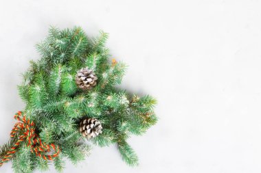 Neşeli Noel ve yeni yıl tebrik kartı.