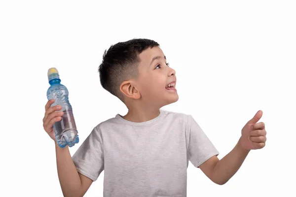 Retrato emocional de metade do comprimento do menino vestindo t-shir cinza — Fotografia de Stock