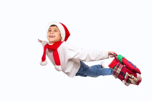 Studio strzał uśmiechnięty śmieszne dziecko w Santa czerwony kapelusz gospodarstwa Chri — Zdjęcie stockowe