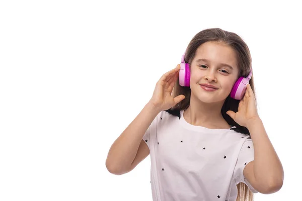 Half length portrait  of a young smiling girl listening to music — Stok fotoğraf