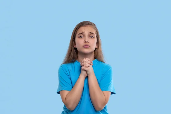 Cintura Hacia Arriba Retrato Emocional Una Joven Adolescente Seria Con — Foto de Stock