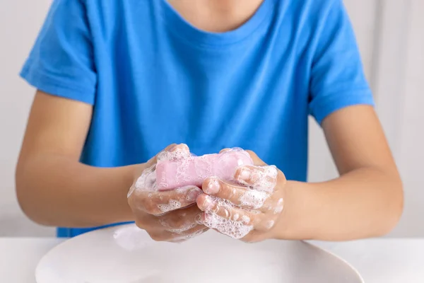 Zbliżenie Zdjęcia Mydlanych Rąk Dzieci Koncepcja Higieny Zdrowego Trybu Życia — Zdjęcie stockowe