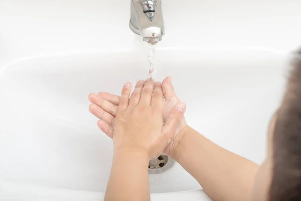 Close Schot Van Het Kind Handen Wassen Handen Met Zeep — Stockfoto