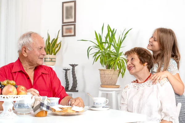Aufnahme Eines Älteren Ehepaares Das Hause Gemeinsam Tee Oder Kaffee — Stockfoto