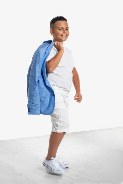 Retrato Meio Comprimento Jovem Garoto Divertido Usando Camisa Branca Portador — Fotografia de Stock