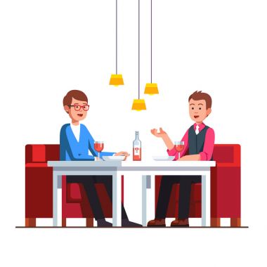 Restoran masada oturan sevgi dolu gay çift