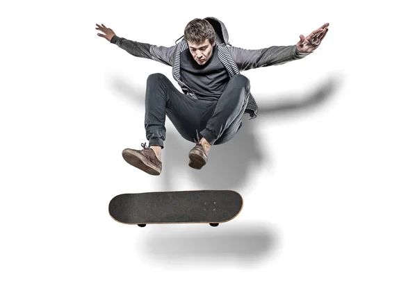 Springen van skateboarder geïsoleerd — Stockfoto