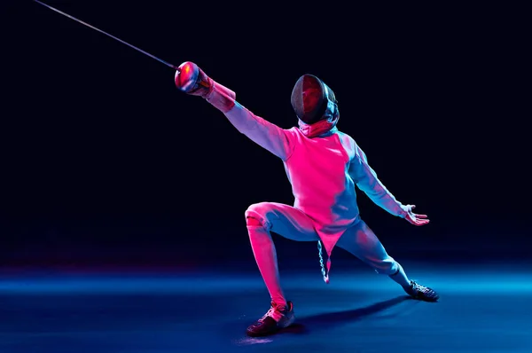 アクションの男性剣士 — ストック写真