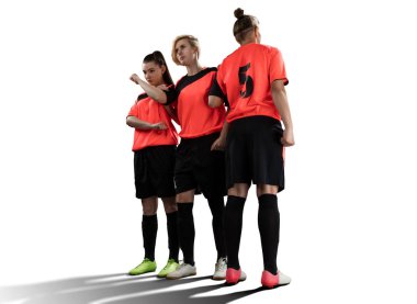 duvar üzerinde beyaz izole kadın futbolcular