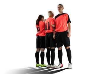 duvar üzerinde beyaz izole kadın futbolcular