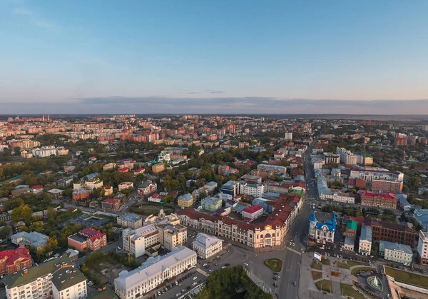 Vista aérea de la ciudad de Tomsk. Avenida Lenin. Rusia. Verano, tarde, atardecer —  Fotos de Stock