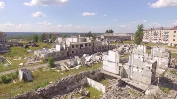 Vue Aérienne Maisons Détruites Abandonnées Dans Ville Yubileiniy Région Perm — Video