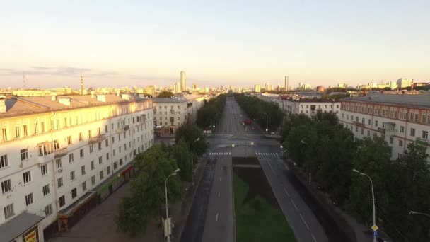 Jekaterinburg Leere Straße Leninallee Früh Morgens Sommer Sonnig Luftfahrt — Stockvideo