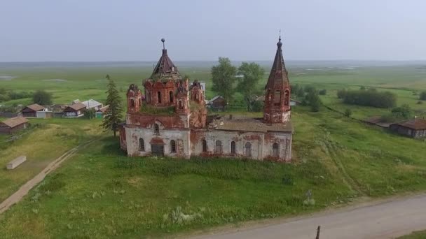 Luftaufnahme Der Alten Ruine Verlassene Kirche Einem Dorf Kirche Ohne — Stockvideo