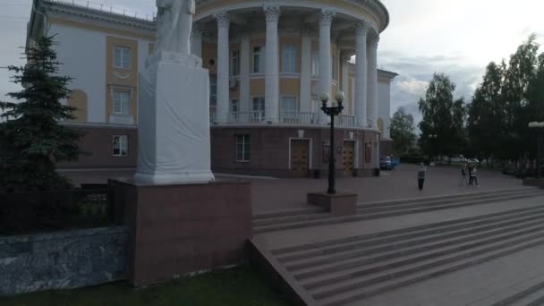 Aerial View Beautiful House Culture Lenin Monument Summer Evening Drone — Stock Video