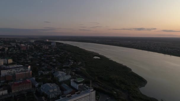 Vista Aerea Della Città Serale Tomsk Tramonto Fiume Tom Edificio — Video Stock