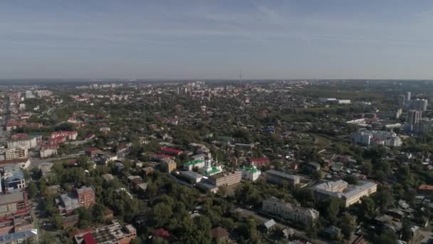 Aerial Arquitetura Outono Edifícios Igreja Cidade Dia Casas Sibéria Verão — Vídeo de Stock