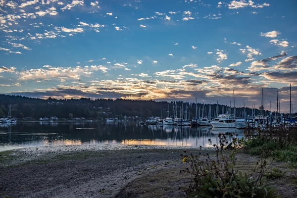 Morning sunrise over gig harbor — Stock Photo, Image