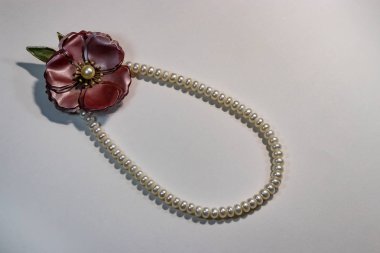 Beyaz İnci metal çiçek