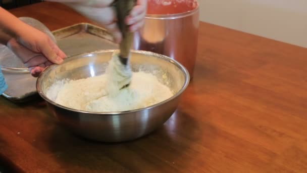 Pasta miscelante al rallentatore — Video Stock