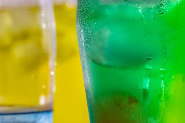 condencation renkli içecekler üzerinde