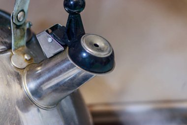 kapalı metal çay emzi