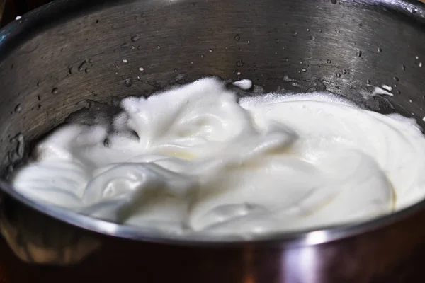 Freshly whipped meringue in bowl — Stock Photo, Image