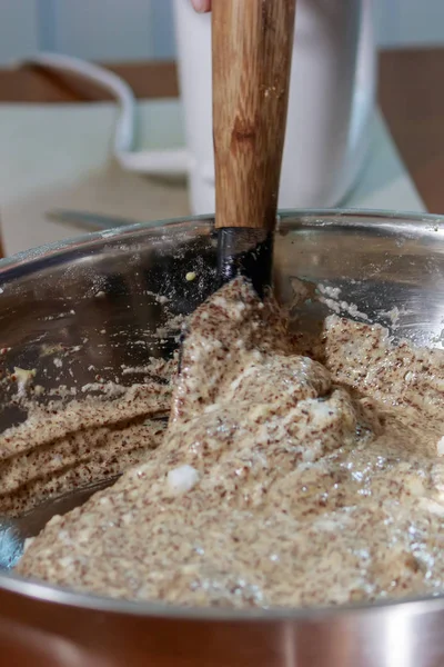 Змішаний тортний мікс готовий налити і випікати — стокове фото