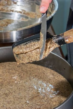 kek hamuru dökme gelen kazıma araçları