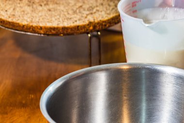 krema kase ve kek tabakası