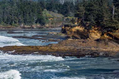 dalgalar okyanus uçurumları geliyor