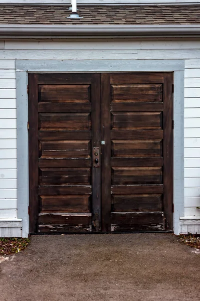 Starej szopie Podwójne drzwi — Zdjęcie stockowe