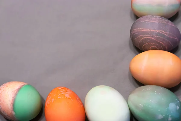 Kolorowe barwione jaja wielkanocne sproszkowane do kwadratu — Zdjęcie stockowe