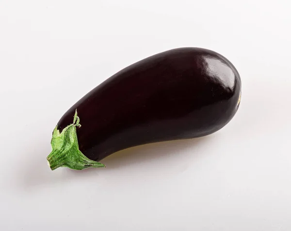 Verse Aubergine Geïsoleerd Een Witte Achtergrond — Stockfoto