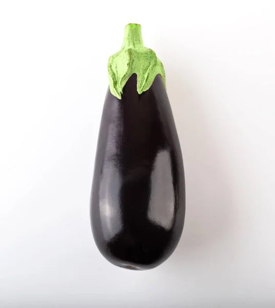 Verse Aubergine Plakjes Gesneden Geïsoleerd Een Witte Achtergrond — Stockfoto