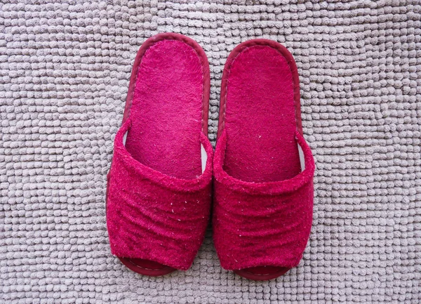 Красная туфелька — стоковое фото