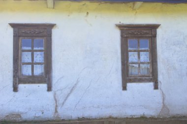Ukraynalı etnik kırsal ev penceresinin ayrıntı