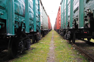 Beetween iki yük trenleri 