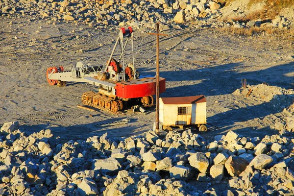 Heavy machinery in granite quarry — Stock Photo, Image